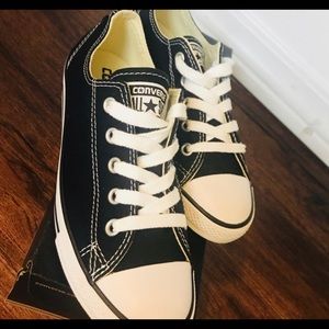 Women’s Black Size 5 low top Converse Canvas Shoes